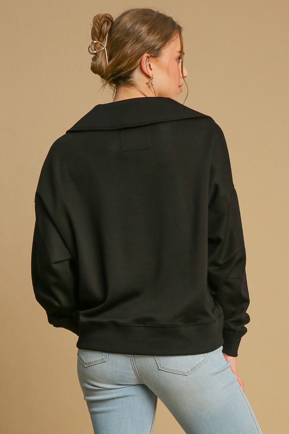 Black Collar Sweatshirt