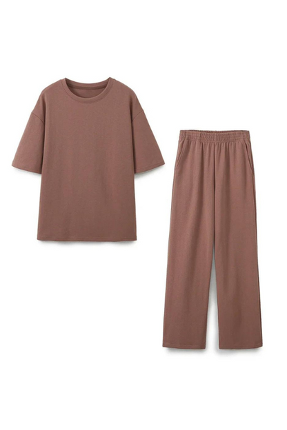 Brown Solid Basic T-Shirt / High Waist Pants